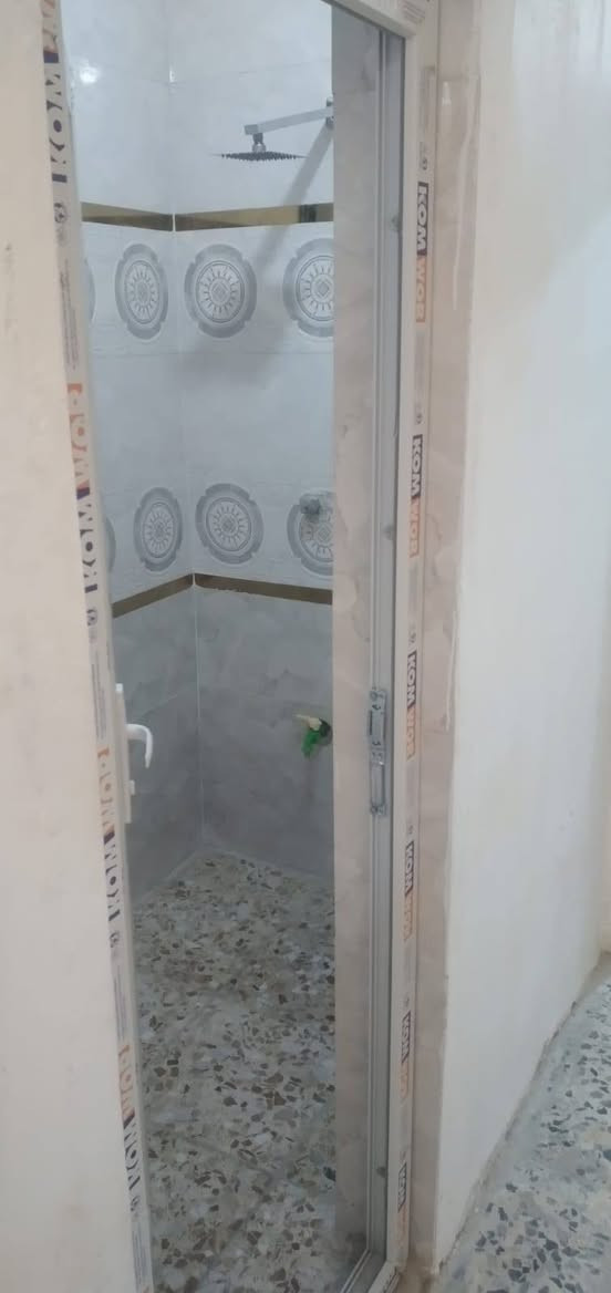 ألسلام عليكم نصف قطعة قطاع ١٢ قريبة عن الداخل مسلح حديثة طابق واحد ٧٢ متر السعر ١٢٠ وبي مجال *********** اتصلو ع صاحب الرقم اني مكلفه بلنشر
