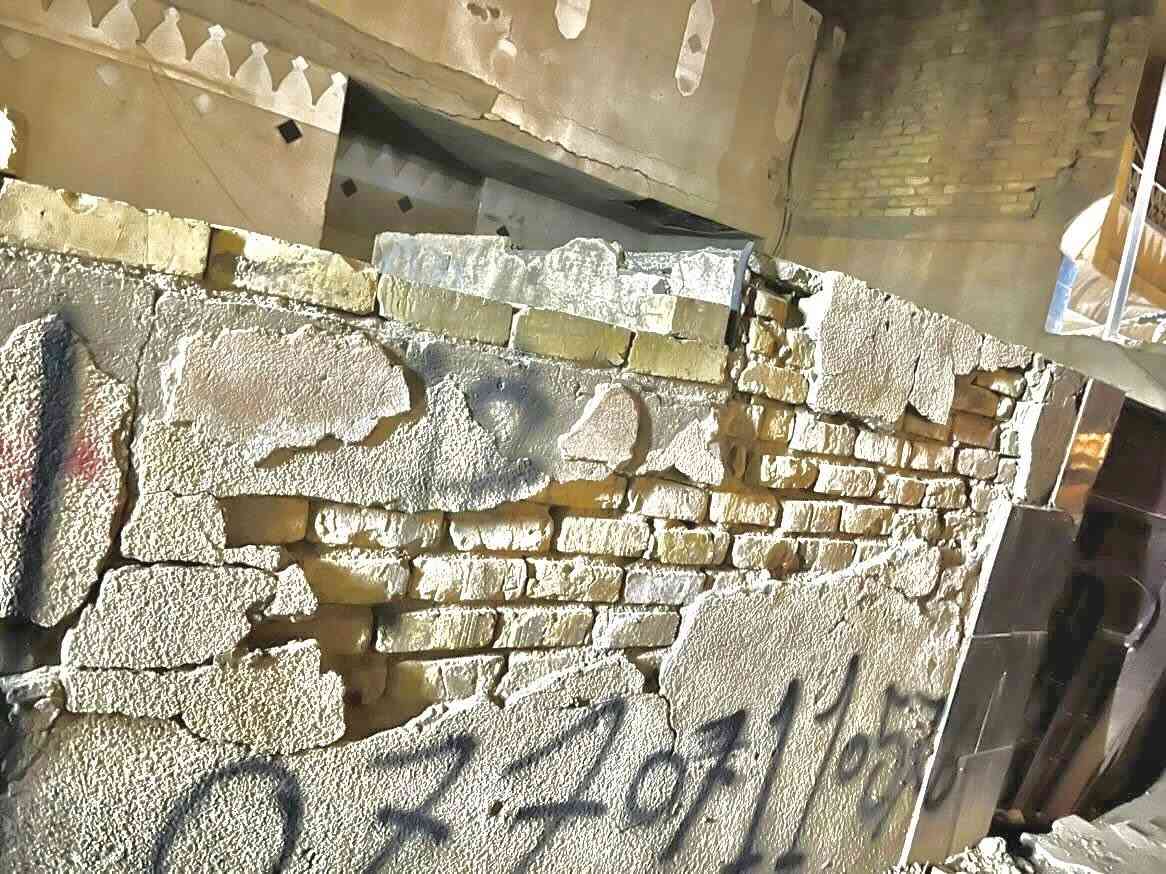 السلام عليكم 
 
دار للبيع المساحة 200 متر 
منطقة سبع البور الالف
يحتوي غرفيتن نوم واستقبال ومطبخ + صحيات 
طابق واحد للمعلومات يحتاج صيانة كامل البيت 
للاستفسار الاتصال على الرقم *********** 
واتساب او رصيد
