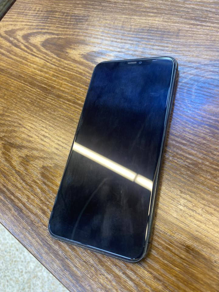 ايفون ١١ برو ماكس نضافه فول شخط ما بي  بطاريه ٨٥/ جهاز جديد بمعنه الكلمه سعره٣٩٠ وبي مجال مكاني زيونه 
***********
