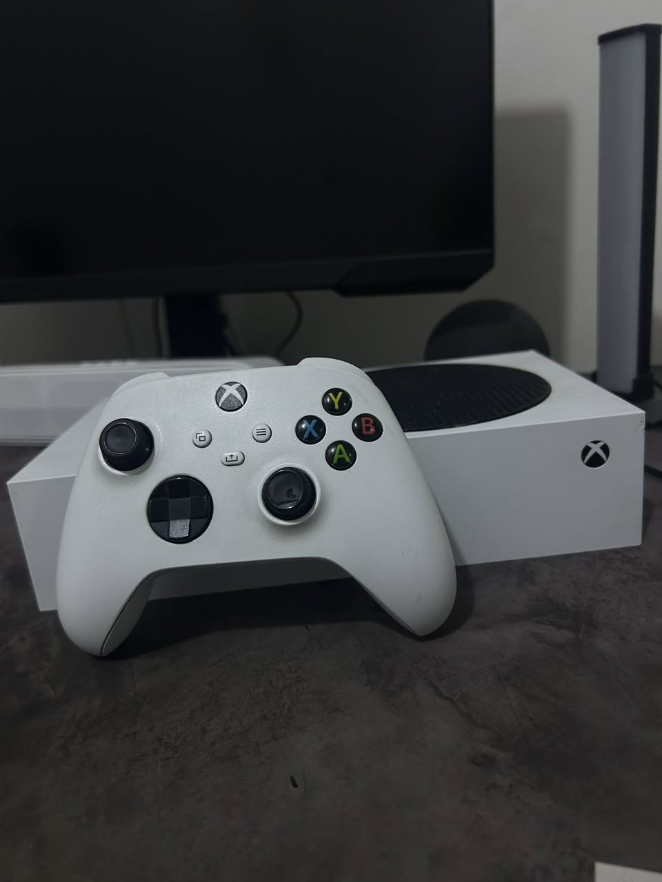السلام عليكم اكس بوكس سيريس اس نظافه 100‎%‎ جهاز جديد مع كارتونة وملحقاته اللي تجي وي الجهاز وحساب بيه فيفا 25 و26 سعر 
320 الف قف قفل قفل رجاءا بدون عموله
مكاني الحله وموجود توصيل


**إذا كنت صاحب هذا الإعلان وتريد حذفه لأي سبب، رجاءا أرسل رسالة إلى الدعم الفني**