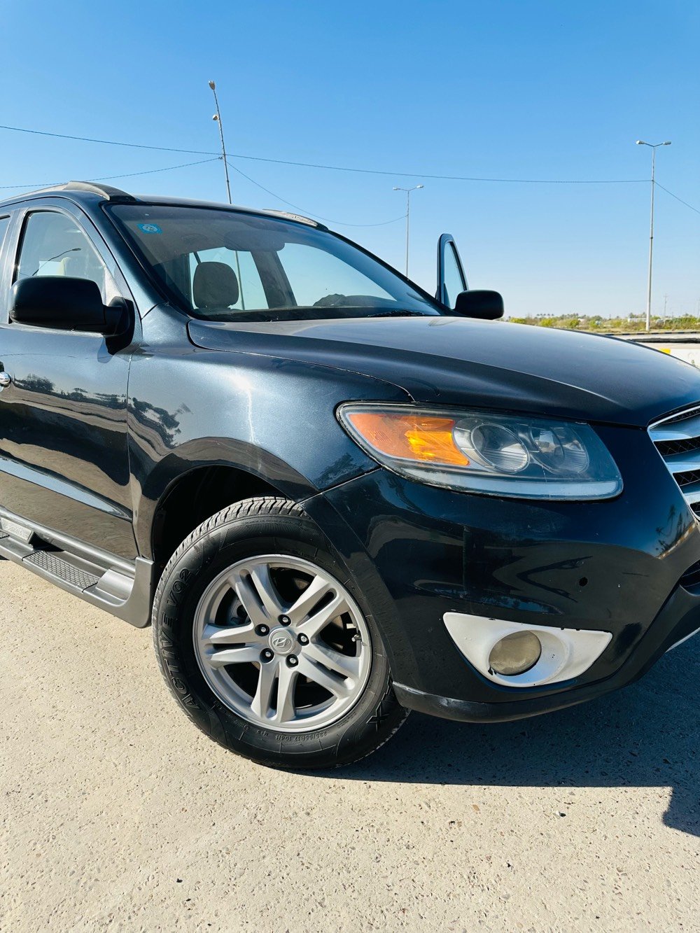 السلام عليكم سنتافي ٢٠١٢ امريكي
رقم بغداد انكليزي بسمي
تخم تاير 
باتري جديد 
تبريد ويا السويج 
داخل بيجي 
تبريد قطعتين 
السياره جديده بمعنى الكلمه 
مكينه ٢٤٠٠ 
لون حبري 
حداديه جديده شرط الفحص 
السياره بيها صبغ ربعين الباب 
وحادث امريكا بنيد وجاملغ 
سنويه جديده 
هزه جديد 
عنوني بابل الحله 
رقمي ***********
السعر ١٢٥ وبيها مجال
شنو موديل السيارة وسنة الصنع؟: 
٢٠١٢