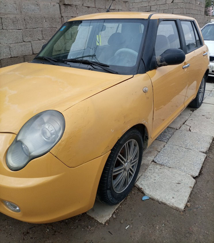 اسلام عليكم سياره للبيع موديل 11 سنويه بسمي كير ومكينه جدد صدر خلفي امامي نضيف كهربائياته شغاله السعر 35وبيه مجال اي استفسار هاذه رقمي ***********
