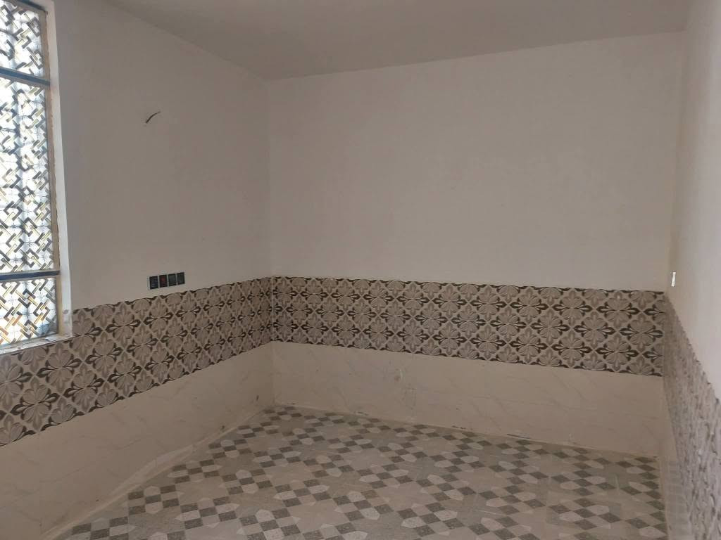 بيت 🏠 للبيع مساحه 50متر طابق ونص كربلاء المقدسة مجمع ذالفقار سكني قرب سيد اسماعيل سند 25قرار محكمه السعر 53مليون 
*********** كربلاء, العراق
