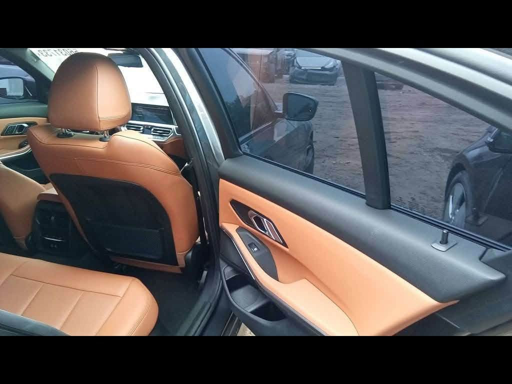 السلام عليكم للبيع فقط
BMW  
حجم 330
موديل 22
ماشيه 62
وارد امريكي 
بيه جاملغ خلفي ايمن وقبغ الصندوك
بارد بسيط بالبنيد
بدون ايرباك
رقم اربيل تحويل مباشر 
السياره جاهزه بدون اي نقوصات
مغلفه PPF 
مكان السياره بغداد تحويل مباشر 
اخوان اختصرت المنشور لان مواصفاته كثيره
 والسياره فوول من حساس التاير لفتحة السقف
داخل قيسي بلادي 
وطبعا عليه كت M باكج 
وكشنات كهرباء مري كهرباء 
داخل جلد 
وهواي مواصفات 
صورة الحادث مع الصور بالمنشور 

السعر ب255$ ورقه وبيه مجال بسيط
واي استفسار اني حاضر

***********

***********

( محمد الصعب )
