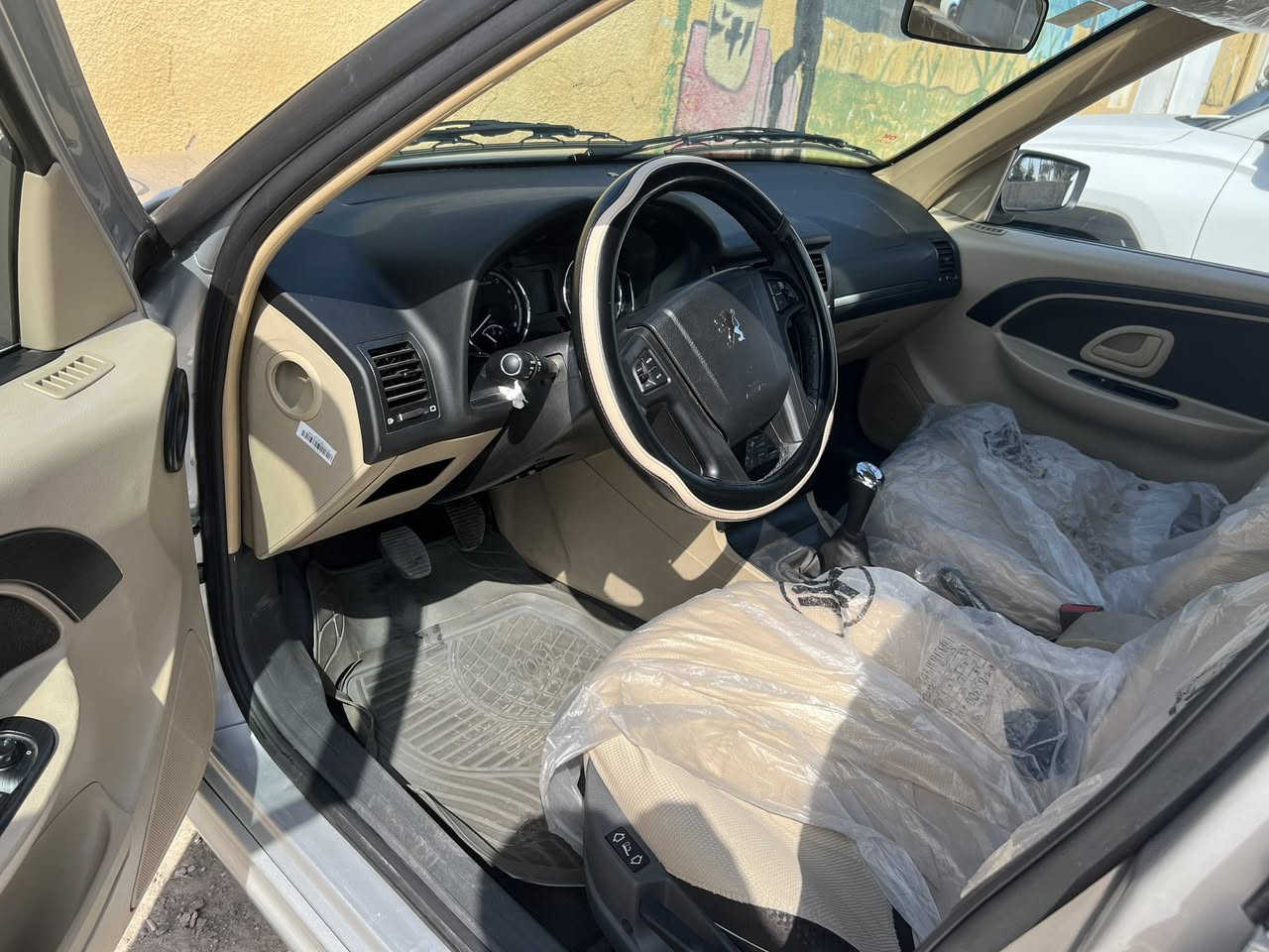 السلام عليكم بيجو بارص 2025بسمي تحويل مباشر ماشيه 6000وضع الشركه السعر 88وبيها مجال قليل واتساب***********
