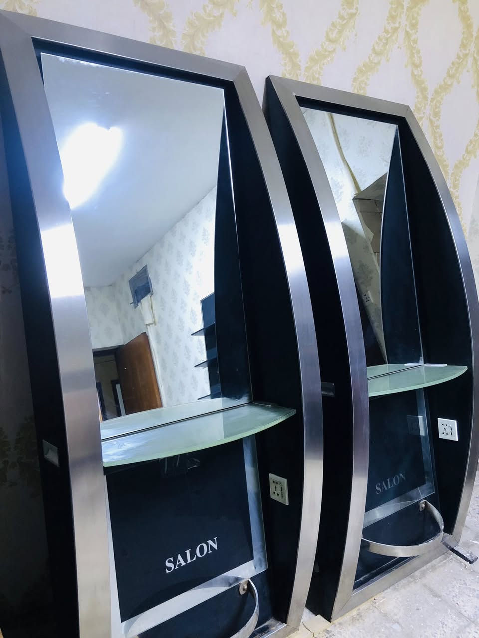 للبيع غراض حلاقه مكاني  بغداد الدوره
هـ ***********
