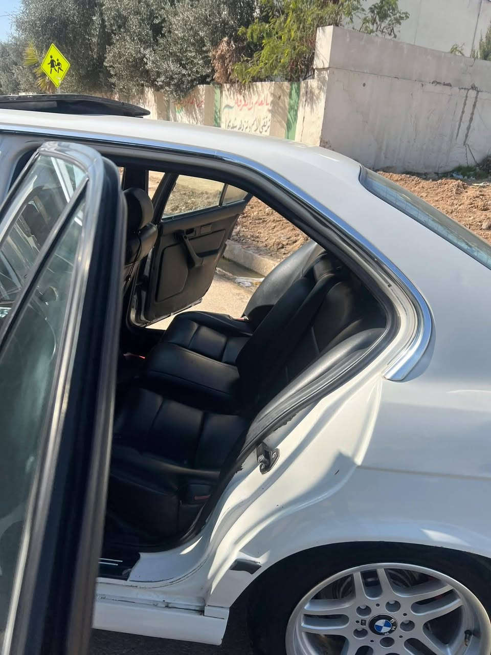 حجم 525 BMW
محرك فل
كير توماتيك شرط

رقم وسنوية جديد بسمي 
كاربون بانزين بيها  
سيارة كاعده وحلوة
بدون تبرد فقط 
مكان الموصل حي السماح
السعر 55 
***********
