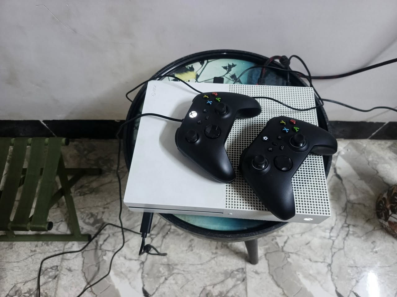 شباب عندي اكس بوكس ون اس اريد ابيعه السعر 130الف ويه جوستك عدد 2 المكن الموصل جانب اليسر الرقم *********** الرقم الثاني ***********
