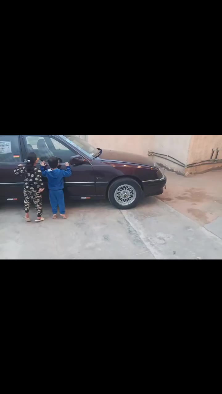 اوبل اوميجا 91 محرك 2000 بلادي مصبوغه بس جماليه جير محرك بشرط السعر 40 هذا رقم تلفون ***********
