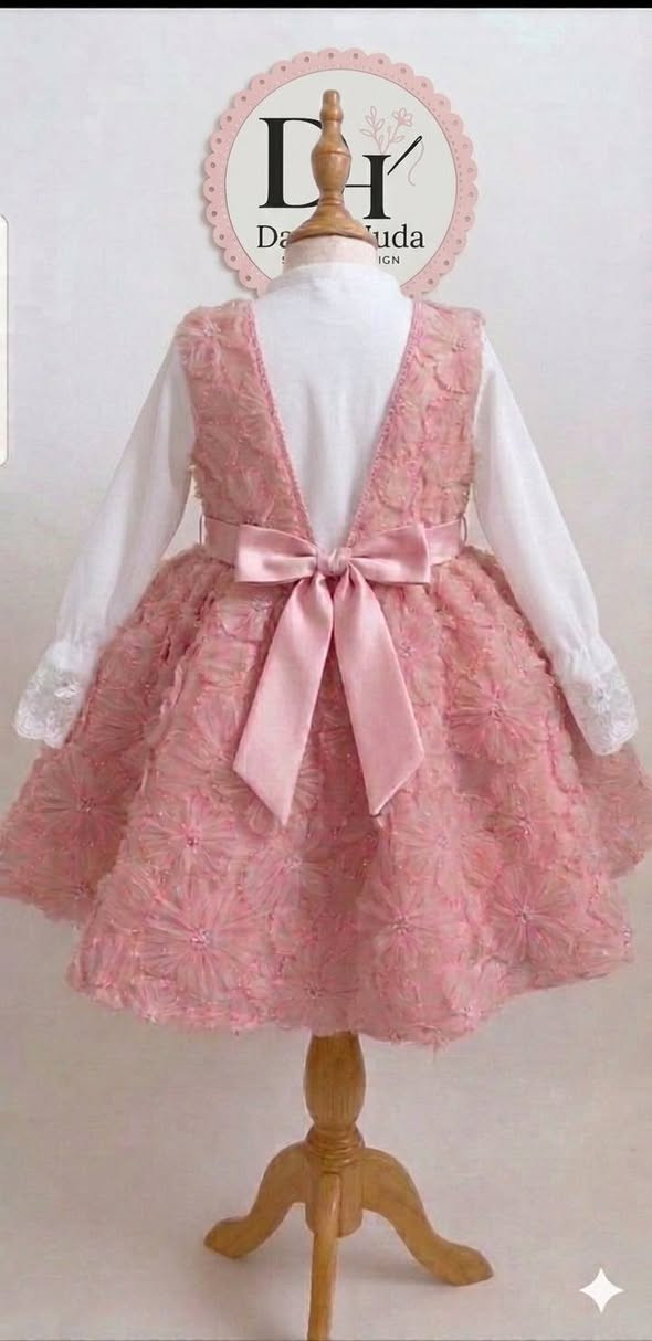 🔥 جديد وحصري عندنا 🔥
موديلات فساتين أطفال بقماش كيبور أوروبي مجسّم شغل راقي وأنيق يجنن ✨
🎀 الألوان المتوفرة:
🩷 الوردي
🟣 البنفسجي
🟢 الفستقي
⚪ الأبيض
🔴 الأحمر
🟡 الأصفر
🔵 السماوي
👗 الموديلات المعروضة خاصة بنا وتنفيذنا حصراً
👶 الأعمار من سنة إلى 6 سنوات
📩 طريقة الحجز:
إرسال صورة الموديل + اللون المطلوب + عمر الطفلة.
🚚 متوفر توصيل إلى جميع محافظات العراق
✨ خلي طفلتك أميرة بفستان مميز وأنيق ✨
هاشتاكات:
#فساتين_اطفال
#فساتين_بنات
#خياطة_اطفال
#تفصيل_فساتين
#فساتين_العراق
#كيبور_اوربي
#ازياء_اطفال
#تفصيل_حسب_الطلب


**إذا كنت صاحب هذا الإعلان وتريد حذفه لأي سبب، رجاءا أرسل رسالة إلى الدعم الفني**