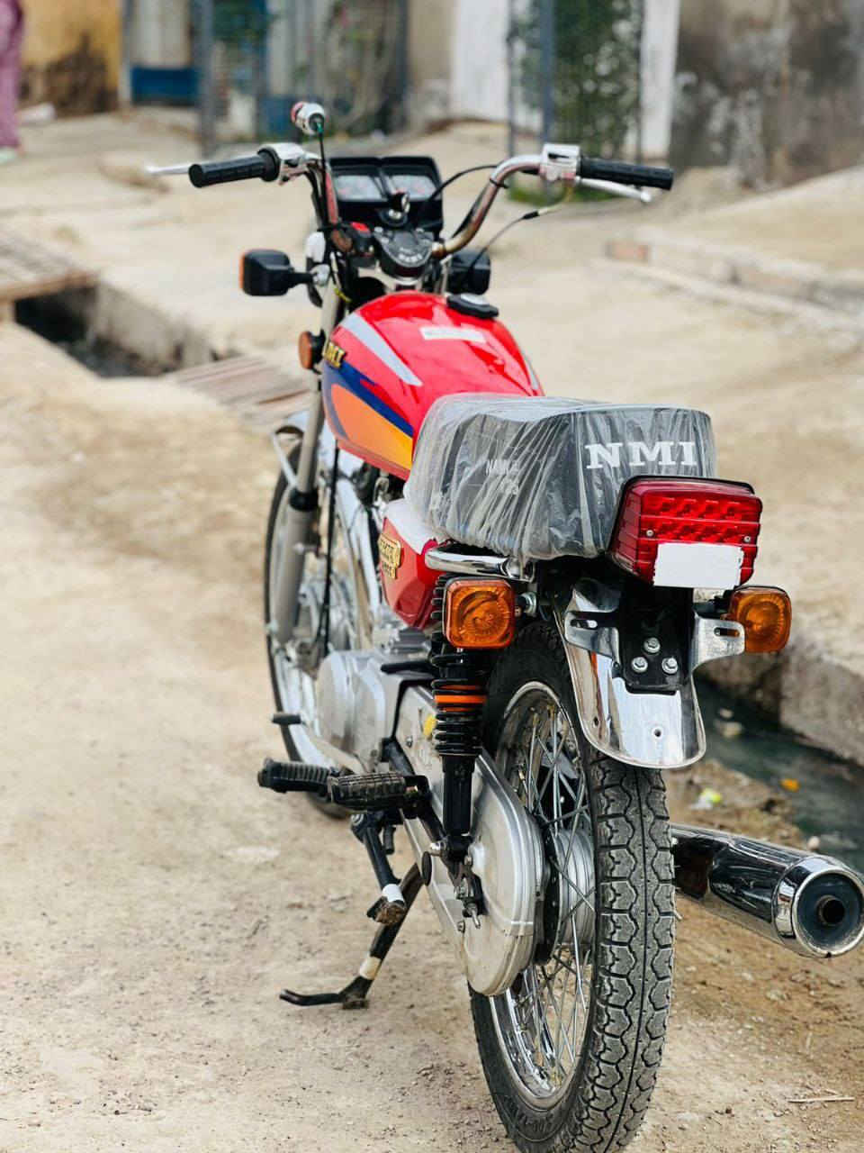 السلام عليكم دراجه للبيع شاصي ٢١وتعميره شلامجه ٢٦ كلها اصلي مابيها برغي تجاري محرك ثالث تبديله دهن الشراي يتصل ***********
