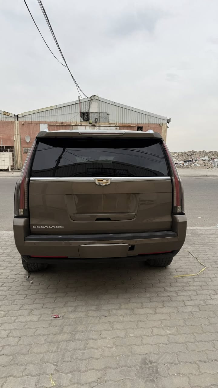 سلام عليكم كديلاك سكاليد موديل 15 فول موصفات اعلى فئة كفاله عامه السعر 175 وبيه مجال قليل رقم الهاتف ***********
