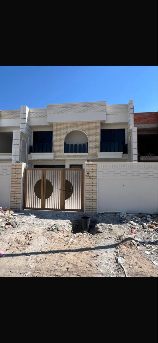 آخر فيلتين طابو صرف🔥
بعد اكتمال وبيع جميع نماذج المودرن والكلاسي داخل مجمع المربع الذهبي 

✅ مساحة الأرض 267 م²
✅ مساحة البناء 312 م²
✅ 4 غرف نوم
✅ سند طابو صرف
✅ تسليم قريب
 
مجمع متكامل :

مساحات خضراء واسعة
مدارس دولية
مسجد
روضة أطفال
مول تجاري بمساحة 4000 م²

📍 محاذي لشارع الزيتون وعلى بعد 3 دقائق فقط من تقاطع العامرية.

للاستفسار *********** بغداد, العراق
