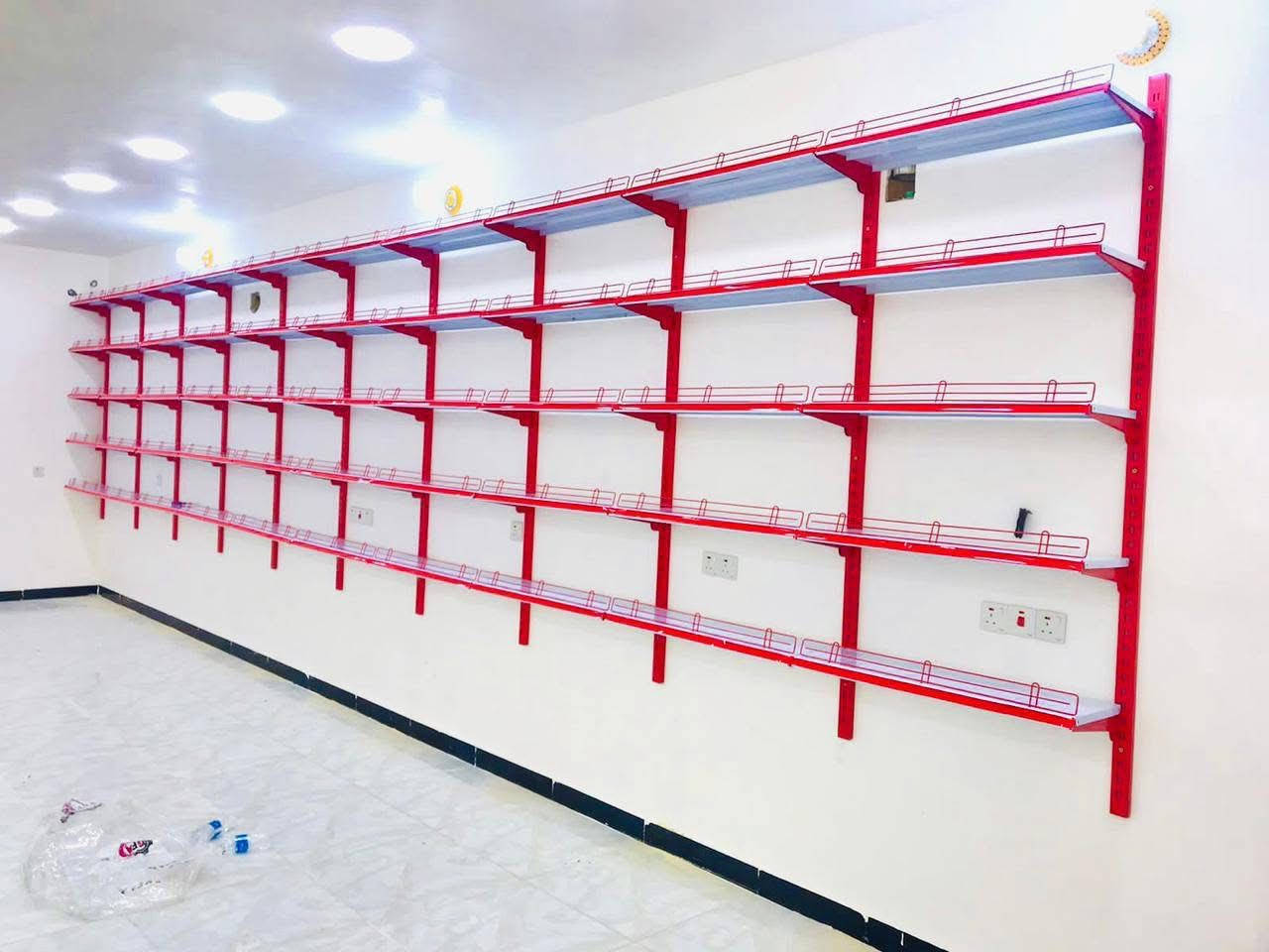 سلاام عليكم توفر رفوف جدارية وسطة جديد سعر مناسبة عنوان بغداد سوق مريدي ***********حمودي
