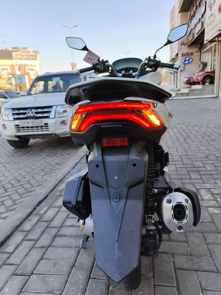 بيسي اكس جيل الرابع ياباني محرك 160cc الدراجة مكفوله لا صبغ ولا شي وشوفت عينكم الدراجة نفسهة البصور و بلحقيقة والدراجة ماشية 12 الف حقيقي وعندي بيهة صورة مزاد والدراجة بيهة بصمه وحده  مكاني بغداد الطالبيه قرب مطعم حبايبنه السعر 31 $ وبيهة مجال للطيبين (***********)
