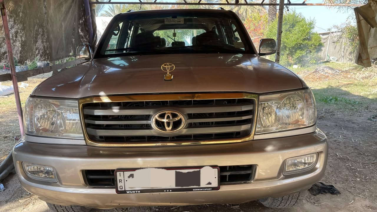 لاندكروز لكزك ٢٠٠٤ سلفري رقم بغداد 
مابيها صبغ نضيفه كير ومحرك متعهد تبريد شغال وثلج تدفأه شاشه كامره خلفيه حداديه تايراتها كله نضيف وشراي يتصل ***********
