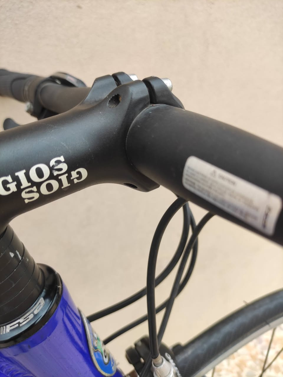 السلامُ عليكُم ...لعشاق السرعة والمسافات
دراجة ماركة #GIOS جيوس العالميه ماركه غنيه عن التعريف 

صنع ايطالي اصلي اورجنال ختم شركة 🇮🇹Made in ITALIA🇮🇹

حجم 28(C700)قياسM ميديم 52CM .لون ازرق چويتي لامع 

فوول المنيوم ماشة كاربون وزن ريشة خفيف جدا بمعنى الكلمة 

سستم شيمانو كامل سيت سورا #SHIMANO_SORA  حديث 

بدالات السرعة 9X2 نظام رود سباق سحب دفع #شاشة حديث 

مجمع براكيت بولبرين مختوم ختم الشركة #SHIMANO_SORA

ويالة بولبرين زوم طبقتين من ماركة #R500 فول سرعه وسلاسة

تايرات كتان اصلية من ماركة #vittoria_ZAFFIRO للسباقات 

ستيرن المنيوم رياضي نفخ مختوم ختم الشركة الاصلي #GIOS

كمبليونات وياله سلايت شيمانو .سرج جلد اصلي مختوم #GIOS 

🔴الدراجة بيها سرعه وخفه وسلاسة مو طبيعية طائرة ارضية🚀

🔴الدراجة بلكاغد  نظيفة بمعنى الكلمة بلنايلون 

🔴الدراجة قطعة مال حاوية غير مستخدمة داخل العراق 
     ما بيها اي نقص كاملة وجاهزة ع الاخير.. ما بيها برغي 
     مبدل على وضع الشركة بلاد ختم واحد ليبل واحد كلة
     جيوس #GIOS حتى الستيرن والسرج وبوري السرج #GIOS

المكان موصل الجانب الايسر..السعر 3ورقات (300$ دولار نهايتة)

يوجد توصيل بغداد وجميع المحافضات العراقية 

رقمي للتواصل ***********
