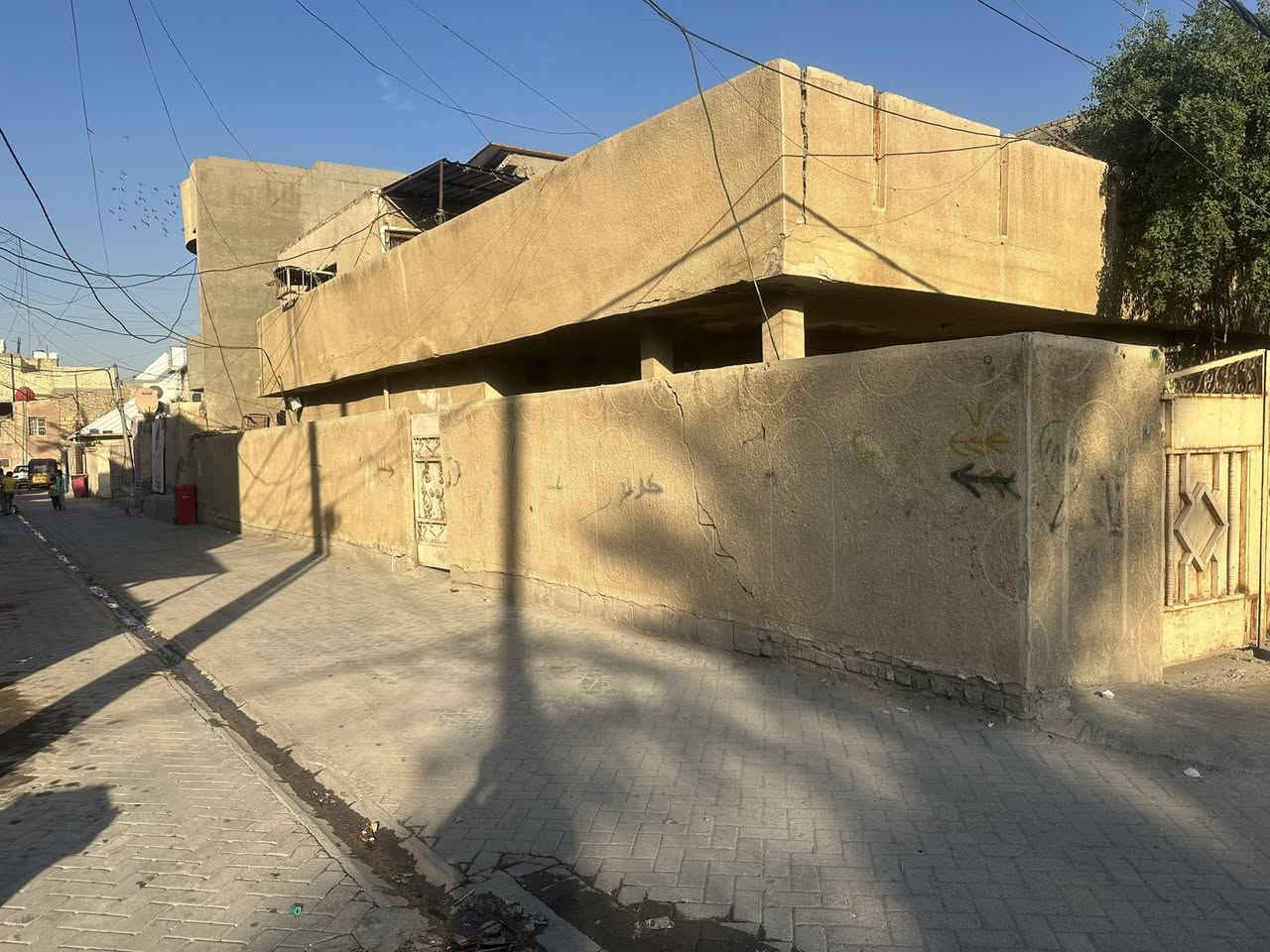 سلام عليكم بيت البيع المساحه 260 متر واجه13ونزال20 موقع البيت زعفرانيه اب ضهر شارع المعهد البيت بناءقديم ينباع كاع البيت ركن الستفسار ***********
