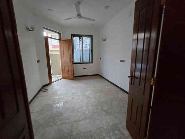 للبيع بيت ١٠٠ متر واجه ٥نزال٢٠  جديد بناء ٢٠٢٥مدخلين واجه حديثه مطعم مرمر ارضيه مرمر ٤غرف نوم حمام عدد٢ صاله وهول و مطبخ حار و بارد بناء درجه اولئ شبابيك ابواب المنيوم بغداد  الدوره شارع ٦٠ قرب النائبه وحده الجميلي السعر ٢٤٥ الاتصال *********** صاحب الدار
