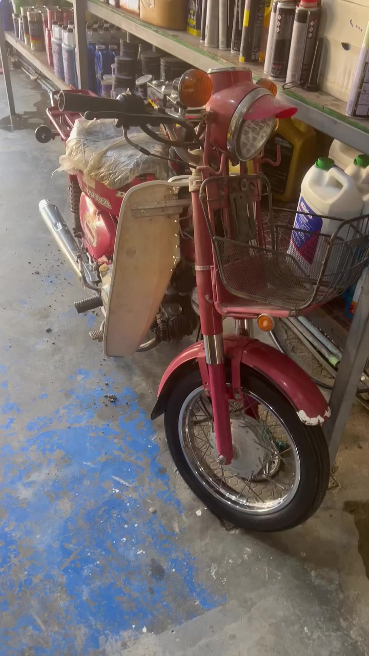 السلام عليكم دراجه شهاب اوتماتيك انتيكه للبيع سعر مناسب شغاله عوزه بس باتري حلوه وبلاديه 
الاستفسار ***********
