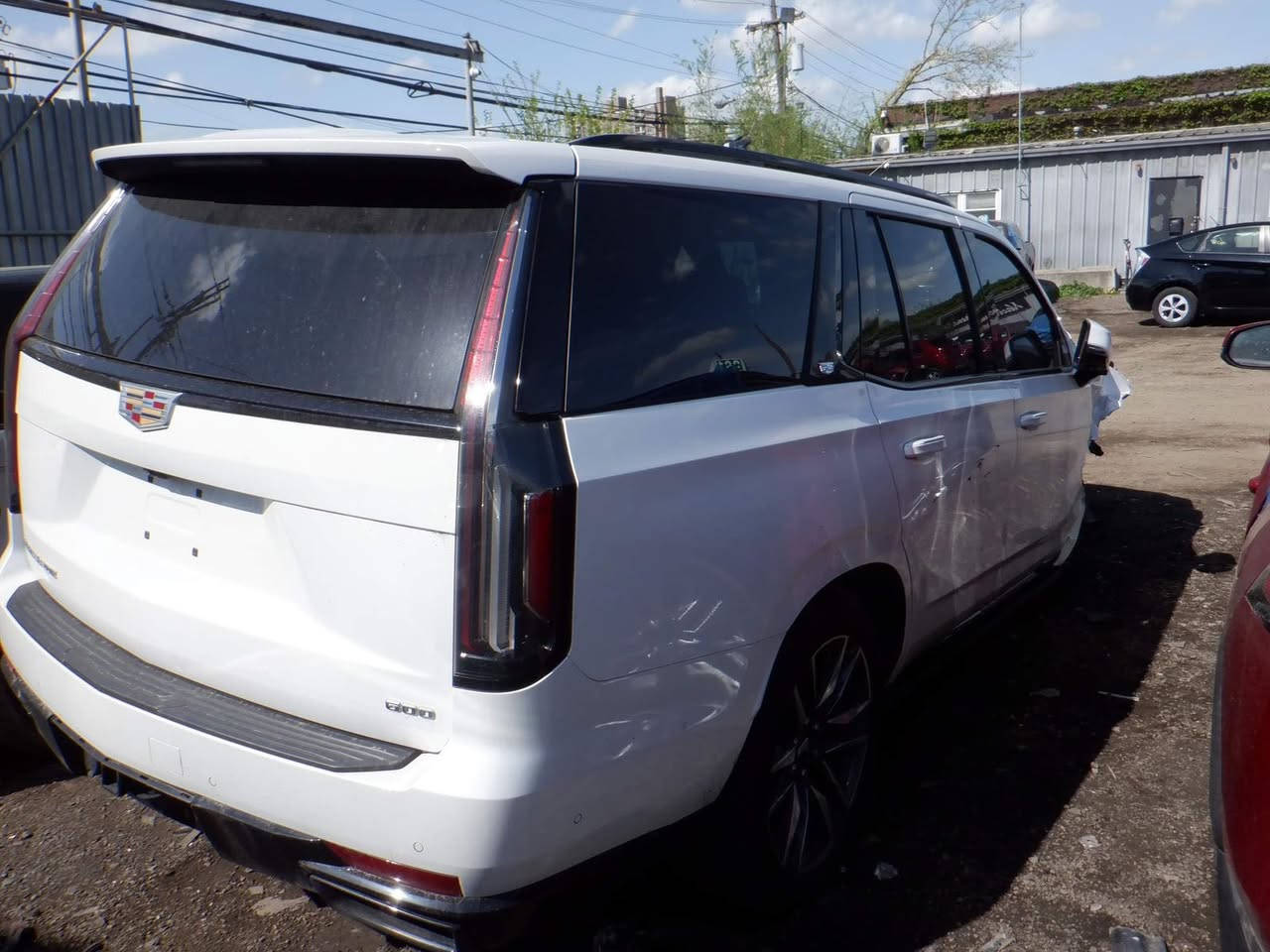 كاديلاك إسكاليد 2021 – وارد امريكي
فول مواصفات فئة إسبريسو باب أول
محرك V8 بنزين
ماشي فقط 92 ألف 
السياره بيها الجاملغ الامامي ونص من الباب ومن وصلت للعراق طلع بيها الباب الخلفيه والجاملغ الامامي الثاني صبغ يعني 4 قطع

المواصفات:

فتحة بانوراما

كشنات مساج

نظام صوت بـ 36 سماعة

سقف شامواه

شاشات خلفية

دوسة كهرباء

5 كاميرات

حساسات 360 درجة

أبواب شفط

كشنات جلد قهوائي (خاصة بفئة إسبريسو)

كيج إلكتروني

نظام جكات هيدروليك (ترفع وتنزل)

نظام صوت فاخر

والمزيد من المواصفات الأخرى

الموقع: الحله
رقم صاحب سيارة ***********
