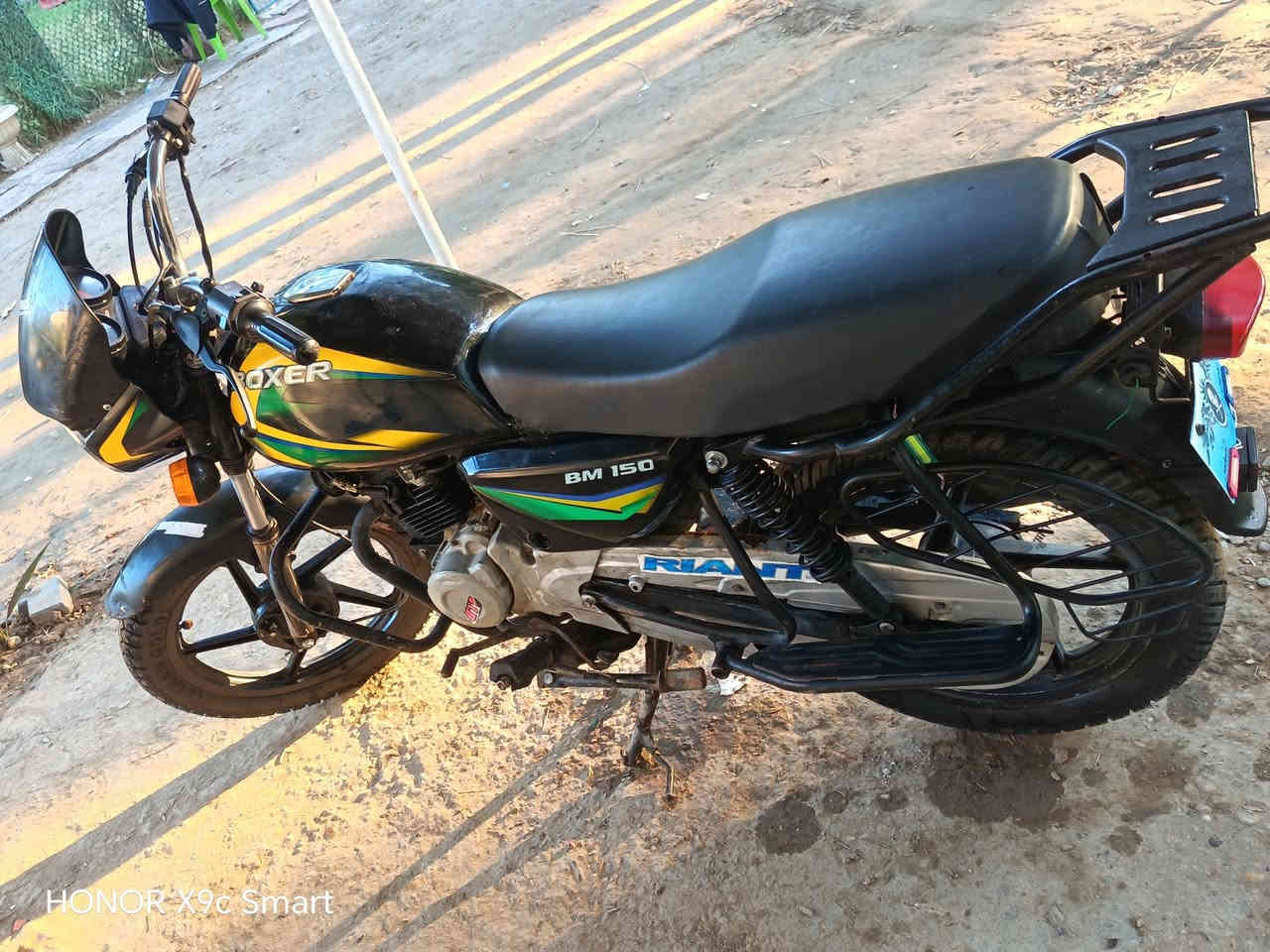 دراجه للبيع بوكسر موديل 2021 مكاني حله قرب جسر بته سعر مليون وبيه مجال للشراي اوراق اصولي ***********
