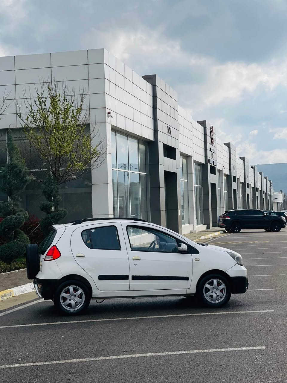 ***********
*********** 
جیلی پاندا 2013  حەجم گەورە سپێر لەکۆڵ گێر عادی  مەرغوب رەنگی سپی توڵی سەقف و بلاجیکتۆر جام کارەبا ئاوێنە کارەبا لایت عەدەسە و کارەبا شاشە
سەیارەکەزۆر پاک و بێ کێشەیە زۆر ئیقتیسادیە و بە هەڵمەتە
سەنەوی پلاستیک بەشەرتی ئەوەلیات 
تایە و باتری تازەیە 
گێر و مەکینە و کارەبای بەشەرت 
نرخی تەنها ٣١ گەڵا
لە سلێمانیم 
  ***********
*********** السليمانية, العراق
