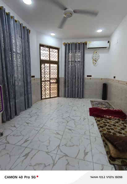 🪄🪄🪄🪄بيت للبيع 🪄🪄🪄🪄

الموقع 👇
جمهوري شارع سالم قرب مدرسه الرساله سادس بيت عن الشارع العام 

طابقين كونكريت مسلح بناء 🔨 2023🔨
مطلوب إسكان 49مليون

يحتوي على 👇
مجموع الغرف 3
الطابق الأرضي يحتوي على غرفه صاله مطبخ أستقبال حمامات 
الطابق الثاني 
يحتوي على غرفتين  صاله حمام 

المساحه //120متر 
الواجهة //6متر 

#للأستفسار على 
الأرقام الضاهره وأتساب ☎️

***********
***********

أو مراجعه مكتب محمد الغانمي جمهوري شارع السائدين مقابل ملعب الأتفاق الرياضي
