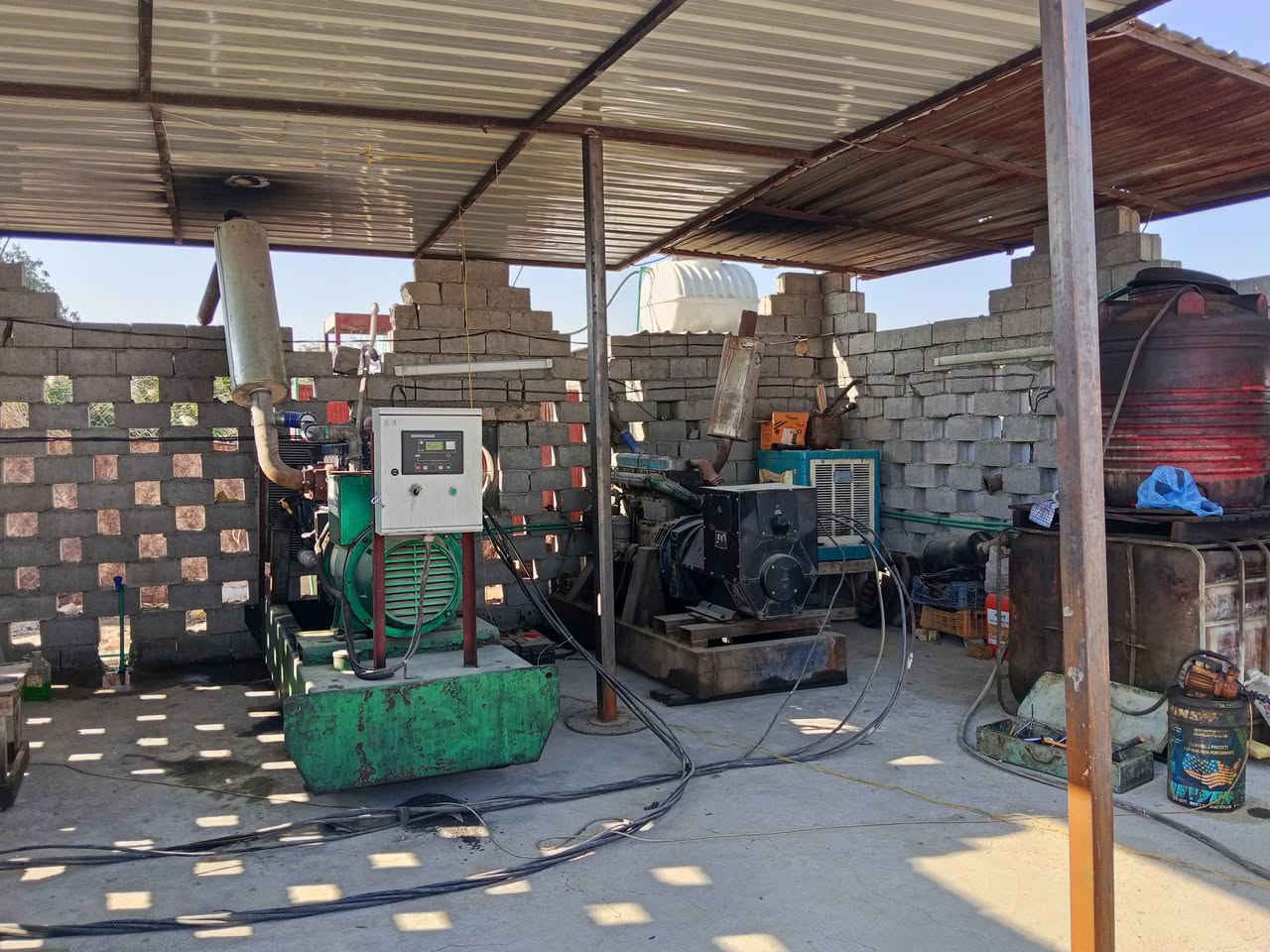 موقع للبيع بابل القاسم حمله 500 و قابل للزياده بناء جديد لوحه جديده ATS حصة كاز 125 كيفي مكاين سكانيا 112 توليد ستامفورد 250 و شتاير 12 ولف توليد انجه 250 توليدات جدد بلاديات ***********
