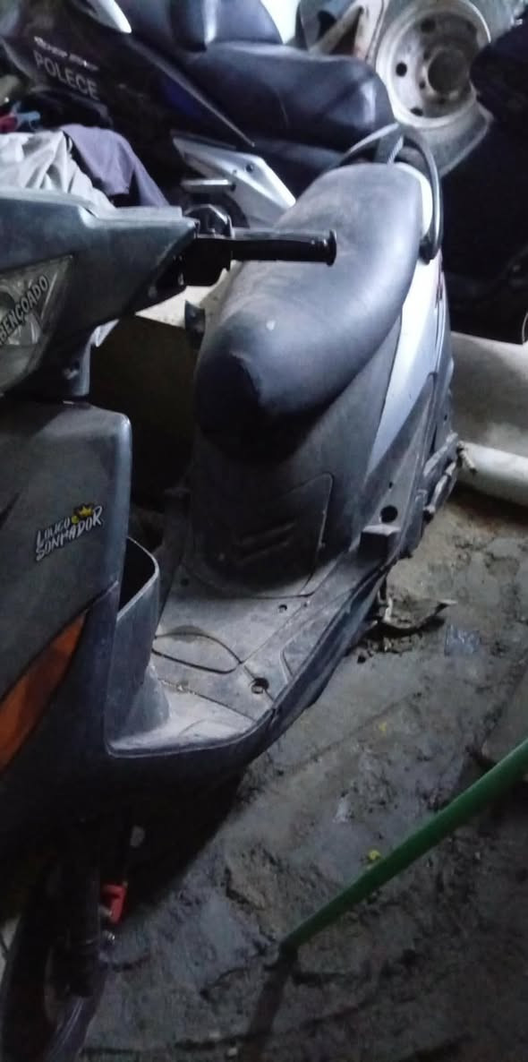 سلام عليكم
عدله للبيع 
تحتاج ادامه 
سعر 450 
لا تسألني شبيها تشتغل هندر 
ابيع كوم حديد تجي تحمل وتروح 
مكان بلديات 
***********
