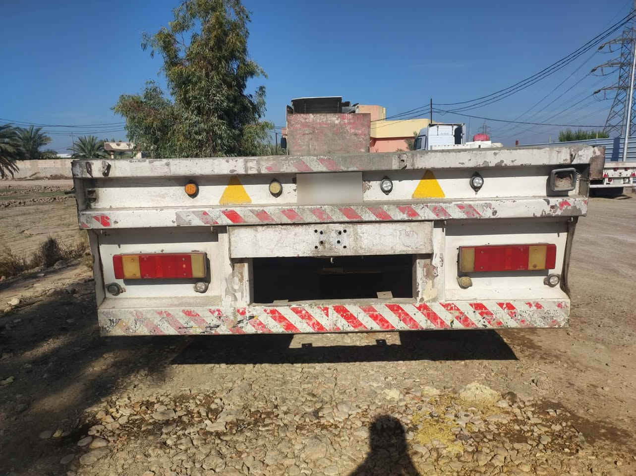 سكانيا موديل 91
مكينة 12 ونص بيه تنقيص 
رقمه واسط - سنوية ساقطة ـ مكان السيارة حلة
السعر 140 راس و عربانه
للتواصل رقم الهاتف *********** غير متواجد على الفيس
