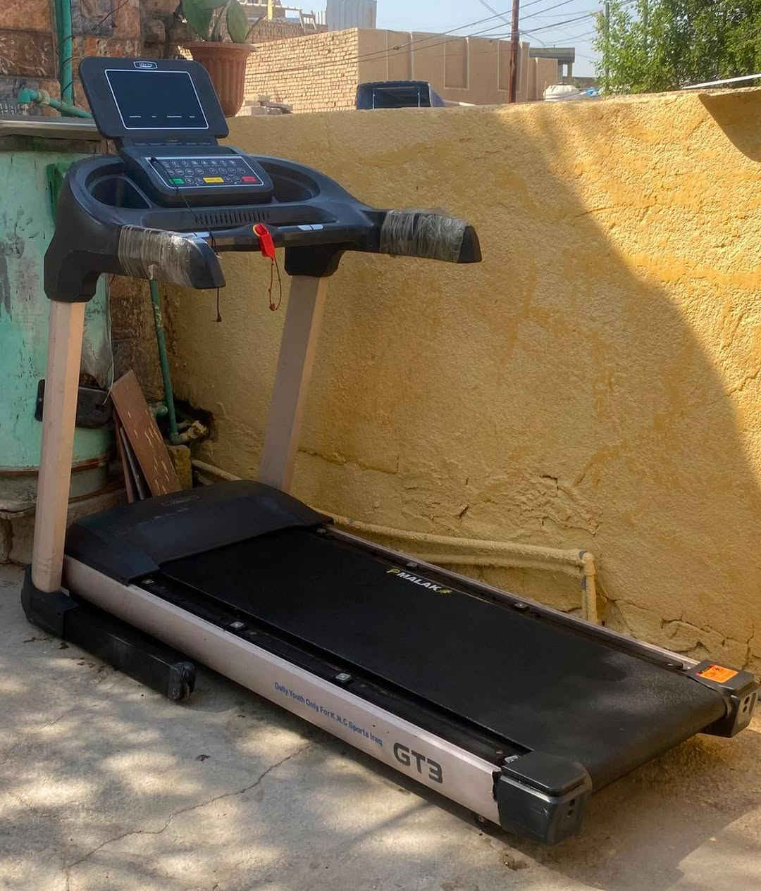 جهاز جري نضيف مال قاعات ضخم جدأ
جهاز  يتحمل وزان مفتوح مطور نضام الي سي
وبي نضام جبلي ارفع ونزول مع مروحه تبريد 
جهاز غني عن تعريف سعره 350ماكو هيج سعر 
وبي مجال بسيط للشراي عنواني بغداد جسر ديالى قديم توصيل موجود ***********واتساب فقط
