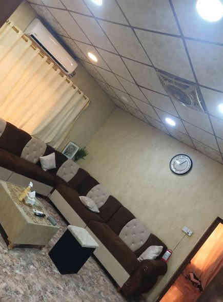 دار للبيع طابو صرف حي الخضراء
خلف مدرسه الجوادين
مساحه ٢٠٠م واجه ١٠م بناء نضيف
محتويات الدار 
كراج مع صحيات خارجي
استقبال مطبخ حار وبارد
هول كبير غرف نوم٢
مخزن مع صحيات داخلي وبيتونه
استفسار ***********
