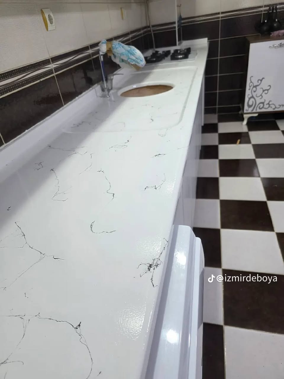 صبغ كاونتر و مرمر مطابخ 
صبغ الباب 
صبغ كاونترات الغرف النوم 
في كركوك 
للتواصل خابرني على واتساب 
***********
