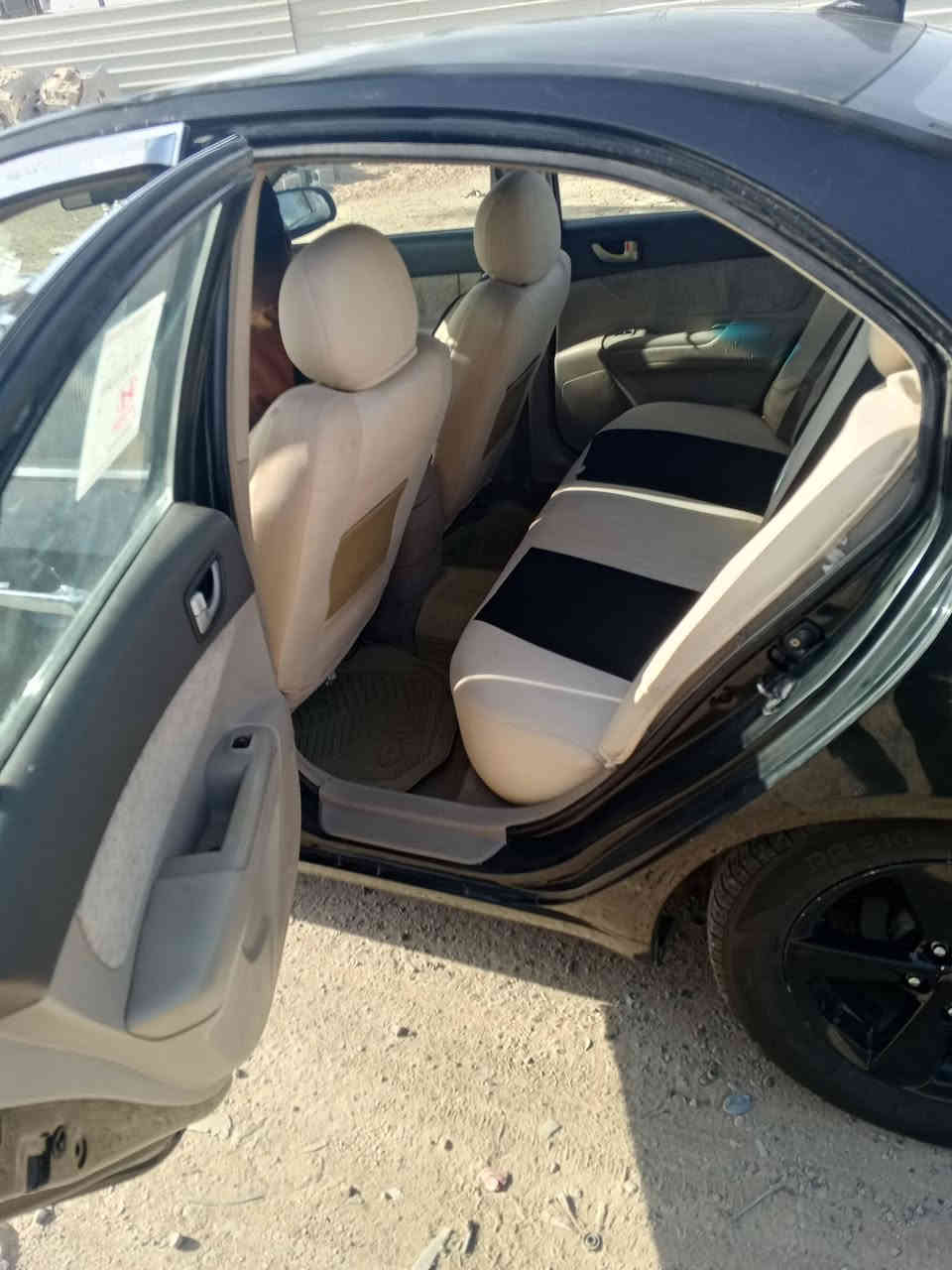 سوناتا موديل 2008 مكينه 2400 كير خير من الله سياره أحله من الصوره  فول موصفات بيه جملق الي من يم السائق مصبوقه حزام السياره اريد مراوس بيع  90 او بيه مجال ***********
