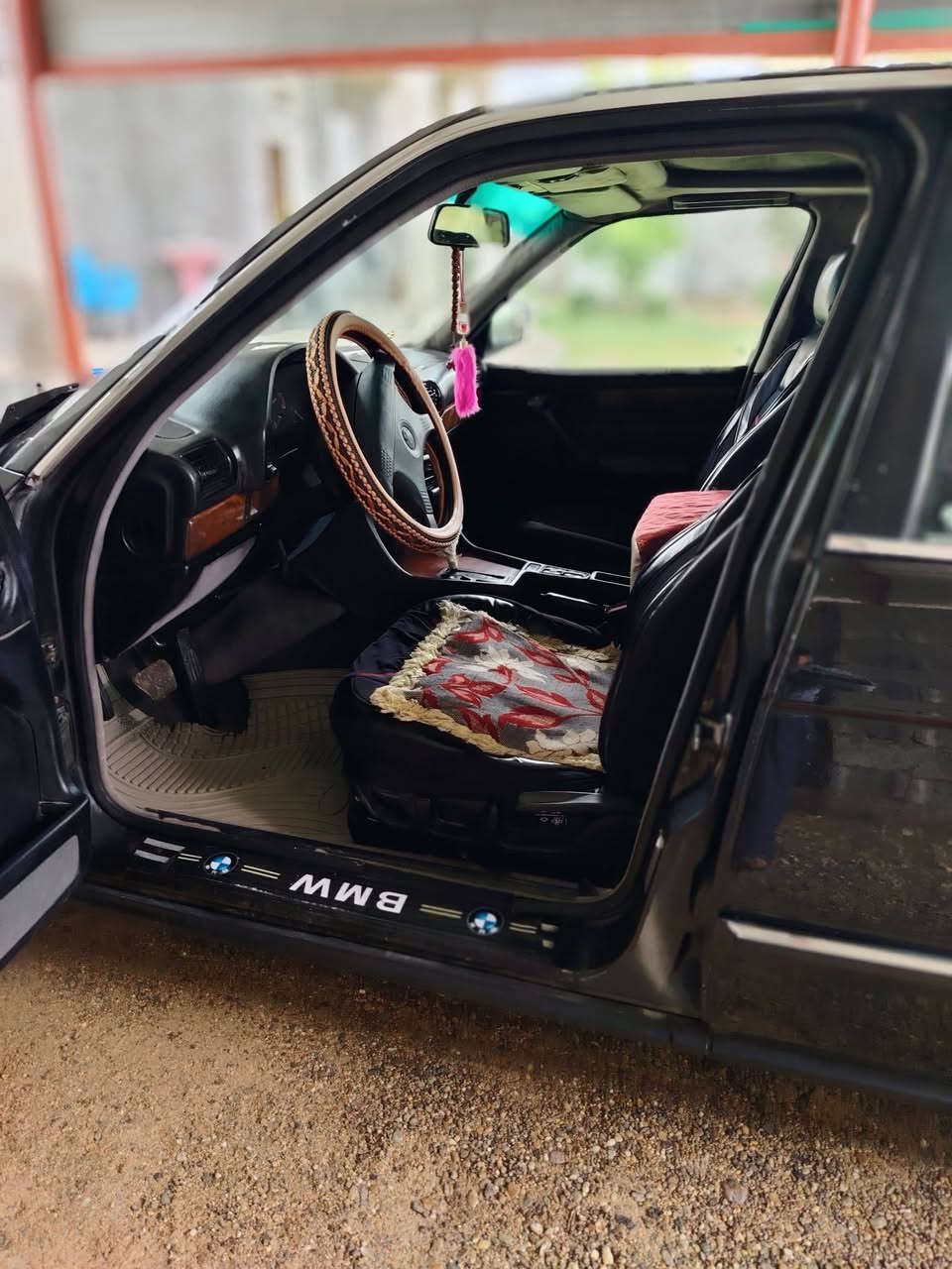 سلام عليكم بيئم موديل 94 جديده كير محرك كفاله تخم تاير جديد كهربائية كله شغاله تحويل ثاني يوم سنويه لل 28 بيع او مراوس حسب القناعه سعره 45 بيه مجال مكاني رمادي تصال 
***********
