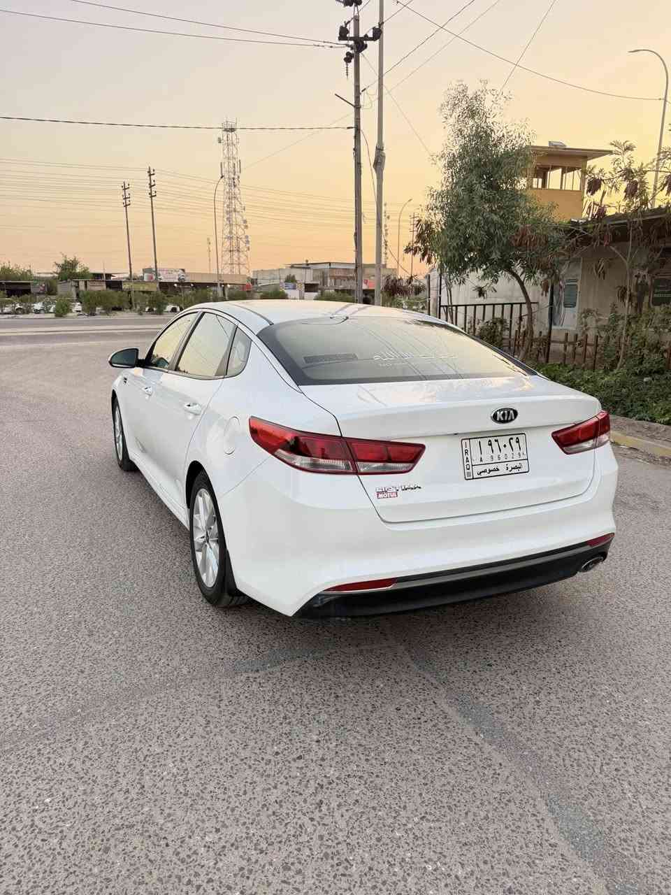 السلام عليكم 

كيا اوبتما مديل 17  خليجي مكينة 2000 دوش بأسمي سنوية لل 28  سياره كامله من كلشي تبريد وحداده وتخم تاير جديد كاملة سياره كفالة ماعده بارد على كد شبر وصار عندي شخط خفيف بالجاملغ الخلفي وصبغتها ماناقص سياره اي شي تجي وشوف بعينك مكاني القبلة 
سعر سياره 165 وبيها مجال للشراي فقط .
رقم:***********
