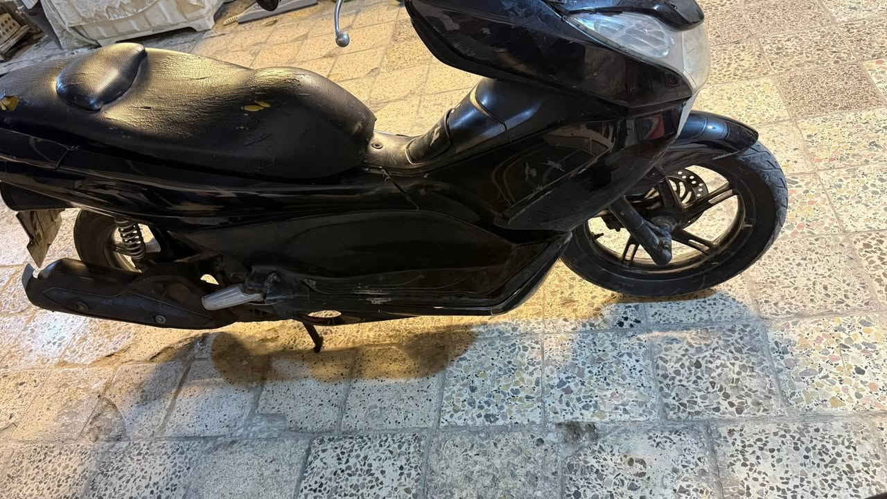 سلام عليكم
دراجه بي سي اكس 
جيل اول دراجه بيهه ضربه بل صفحه 
مثل ما موضح بلصوره دراجه نضيفه مابيهه اوراق اكفلهه الك سرقه او غير شيء سعر دراجه 900 وبيهه مجال


**إذا كنت صاحب هذا الإعلان وتريد حذفه لأي سبب، رجاءا أرسل رسالة إلى الدعم الفني**