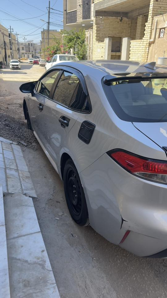 السلام عليكم.. للبيع تويوتا كورولا (Toyota Corolla Hybrid) موديل 2020، السيارة بحالة مميزة واقتصادية جداً بمصرف الوقود.
المواصفات الأساسية:
• نوع المحرك: محرك 1.8L هايبرد (اقتصادي جداً).
• رقم الشاصي: JTDEBRBEXLJ022454 (مرفق للفحص).
• سنة الصنع: 2020.
• ناقل الحركة: أوتوماتيك (CVT).
المميزات والإضافات:
• نظام القيادة الذكي (EV mode / Eco / Sport).
• شاشة لمس تدعم Apple CarPlay و Android Auto.
• كاميرا دوارة خلفية عالية الدقة.
• رادار أمامي ونظام تنبيه الخروج عن المسار.
• نظام الفرامل التلقائي في حالات الطوارئ.
• تحكم ستيرن كامل + مثبت سرعة (Cruiser).
• تخم تاير جديد وباتري الهايبرد بحالة الوكالة.
رقمي ***********
