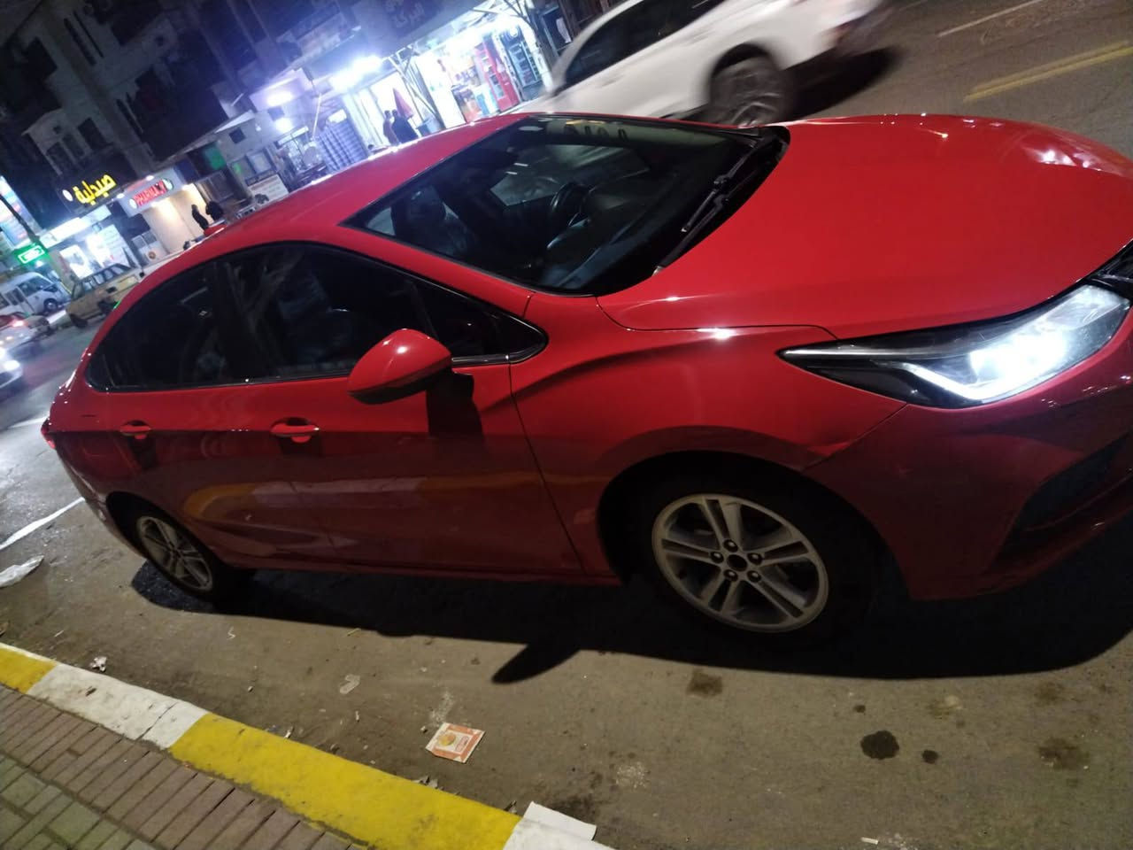 السلام عليكم السعر 95 وبيها مجال 
شوفرليت كروز موديل 2018 وارد أمريكي حادث فقط بالعراق كما موضح بالصور.
مواصفات السيارة:
شاشة جبيرة
كامره دواره
لايت لد
سويج شخاطه
لايت زنون
جام 4 اوتو
سيستم صوت
carplay
مكينه 1400 تيربو
كير اتو + عادي
بلوتوث 
شاشة اعطال
اوتو استوب + حساس تاير + مانع انزلاق+مثبت سرعه 
وبعد بيه هوايه مواصفات مذكوره

ملاحظة غير متواجد على الخاص 
السعر 95 وبيها مجال 
 مكانها بغداد 
للاستفسار الاتصال على الرقم ‏‪***********‬‏
