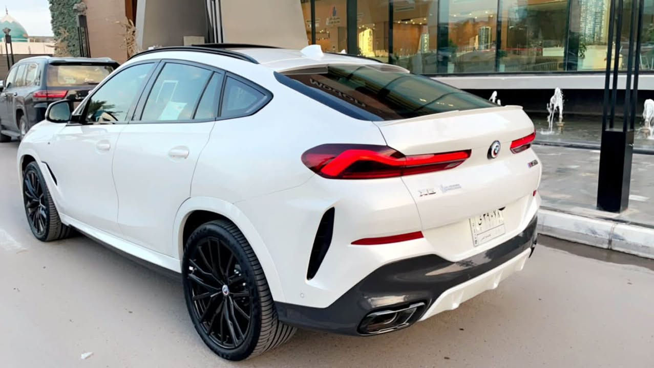 Bmw X6 50i 2023
شركة العروش 
بي ام دبليو X6 
محرك 8 سلندر 4400 تون توربو 523 حصان

كفاله عامه بحالة الوكاله 
فول رقم 1 بالمواصفات
ماشيه 76 الف كيلو متر 
مشيها كله بالاردن ماشيه بالعراق 3000 كيلو فقط 

السعر 63.500 
0775055448 اتصال
***********واتس اب
