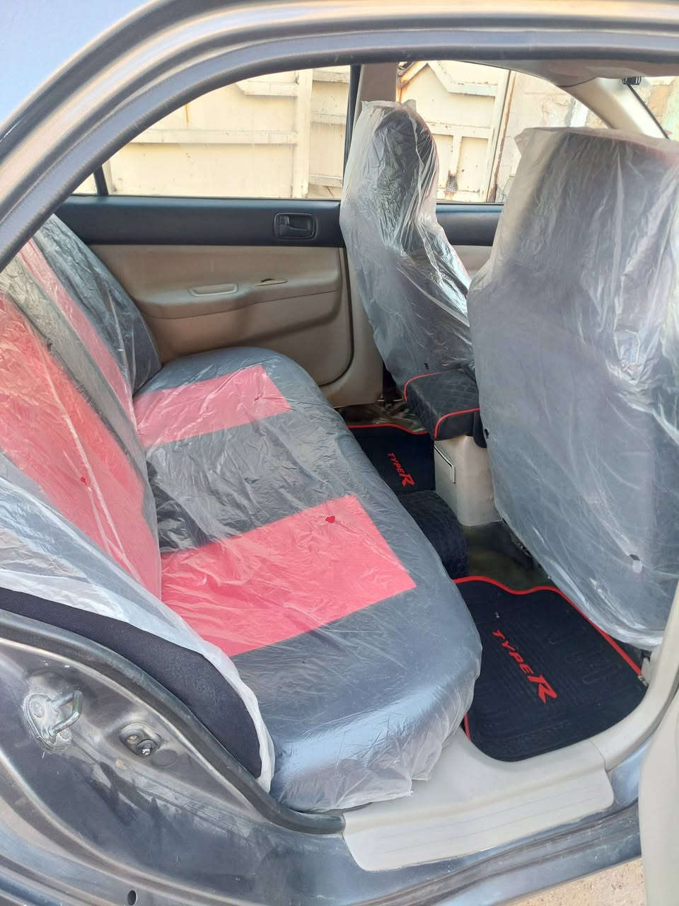 السلام عليكم لانسر موديل ١٠ رقم بغداد سنوية لغاية ٢٠٣٠ كير محرك تبريد كهربائيات مكفول بيه ضربة بلجاملغ الخلفي مواصله داخل  صدر تايرات نضيف السعر ٧٧ عنوان بغداد رقم الهاتف ***********
