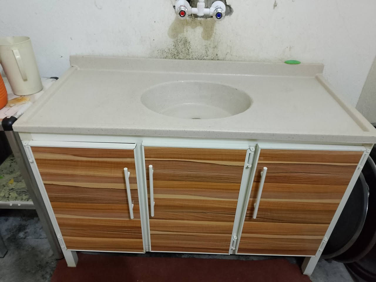 السلام عليكم كاونتر للبيع اللامنيوم مترين + سنك مرمر متر ونص اخو الجديد السعر 300 وبي مجال للشراي تواصل واتساب ***********
