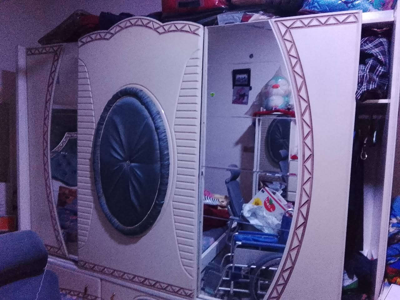 غرفه تركيه نضافه 90 بالميه 9 قطع حجم كبير مستعجل على بيعتها كلش سعرها 250الف قفل وماكو هيج سعر 
*********** هذا رقمي واتساب وبخدمتكم 
المكان بغداد الامين الثانيه 
.تنويه لحد يدخلي يعامل ومدري شنو تجي شوفها عجبتك اخذها معجبتك الله يرزقك بغيرها
