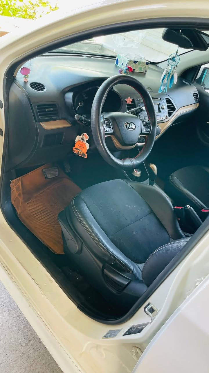 السلام عليكم كيا بيكانتو 2014 رقم اربيل سنويه ساقطعه بيها وكاله
مواصفات السياره تحكم استيرن كاميرا خلفيه ويل كب مري شفط كهرباء مكينة 4 سلندر السياره ماشيه تقريبا 76 الف كيلو السياره صدرها نص عمر بيها 3  قطع صبغ باب الخلف السائق وباب السائق وصار بيها حادث نصبغ بيها بنيد ودعاميه والسياره استخدام شخصي فقط سعرها 83 قفل السياره عليها غرامه 900 الف تنكص من سعر السياره  تريد تحويل او وكاله موجود

للاستفسار الاتصال ع رقم ***********
