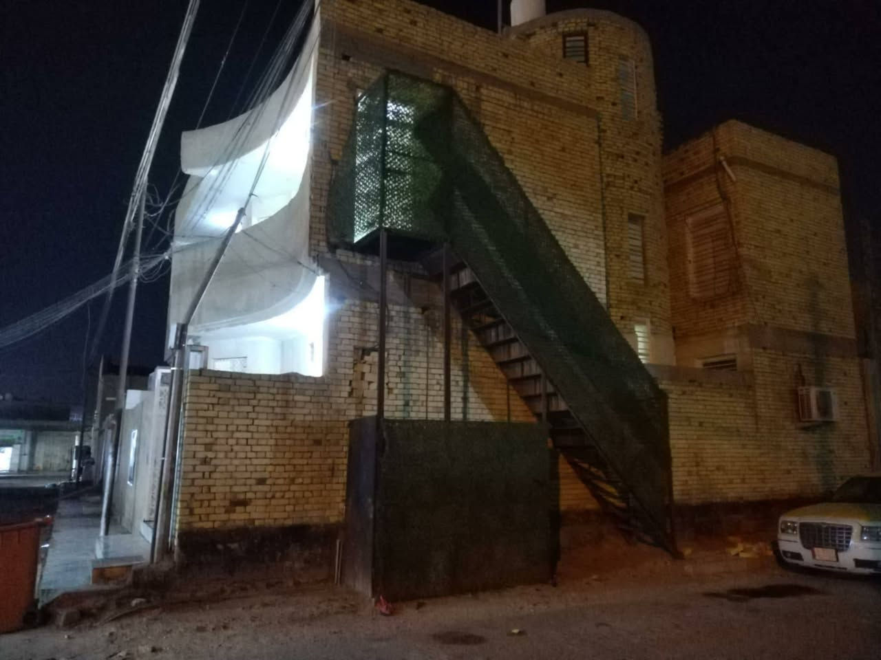 الدار للبيع طابو صرف المساحه ١٦٠ بناء ٢٠٢٢ كونكريت العنوان مغربه بالبدايه طابقين فوك مشتملات 2 درج داخلي وخارجي للاستفسار التواصل ع الخاص او اتصل ***********
