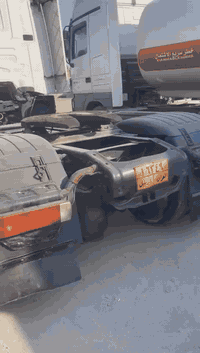 سكانيا موديل 2007
محرك اربع خطوط جديد كير عادي 
باسم كرردي تريد تحويل تريد وكالة سنويه نافذة 
سياره جاهزة للعمل تخم تاير مربوطة فلات محلي مزوج 
العربانة ما موجوده ورها عربانه اوربية هم للبيع السعر هيه والعربانه 190 بدون عربانه 150 وقابل للتفاوض رقم الموبايل *********** العنوان بصره خور الزبير
