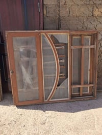 يوجد سندويج وكيربي الصدامي  معا ابواب وشبابيك ومقعد غربي ومغسله وكيبل ...