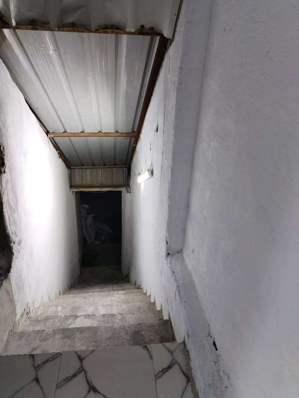 مشتمل الطابق ثاني للايجار معمر جديد يعني العمال هسه طالعين منه في منطقه حي النصر الاطباء قرب مركز منظمه الهلال الاحمر  السعر ٣٥٠  لتواصل والاستفسار  على هذا الرقم ***********
