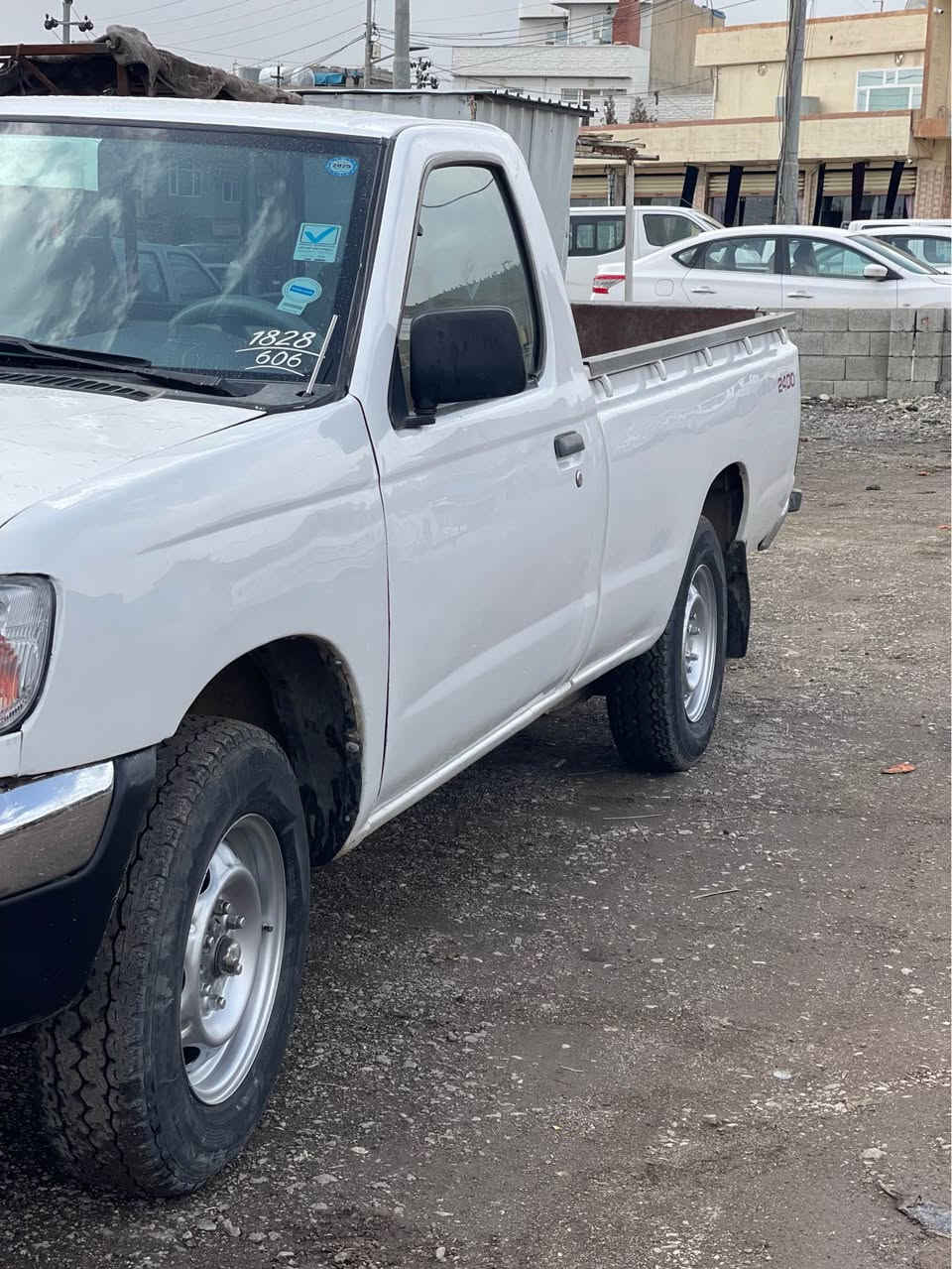 پیکاب نیسان ٢٠٠١ تەبریت
ئارمی پلاستی سلێمانی تەحیولی ئەسلی
ئارمە  خەرامەو  تەحولی  بە شەرت 
گێر و مەکینە و ئەکسل بەشەرت 
شانسی نە تەیقوە  شەنسی لار نەبوە 
٤ چوار تایە  تازەیە لە ژێرایە  
وەتس ئاپ و ڤایبەری لە سەر 
*********** السليمانية, العراق
